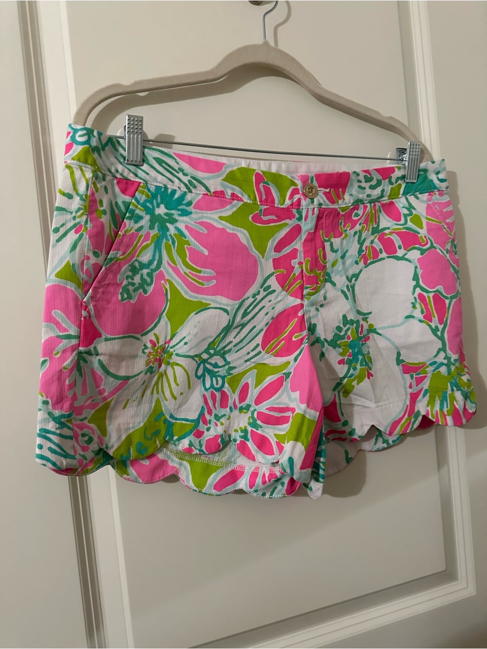 Lilly Pulitzer Pink, Green & White Floral Scallop Hem Shorts